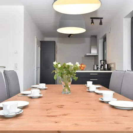 Swanky Holiday In Near Sea Tatil Evi