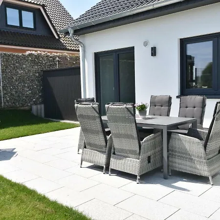 Swanky Holiday In Near Sea
